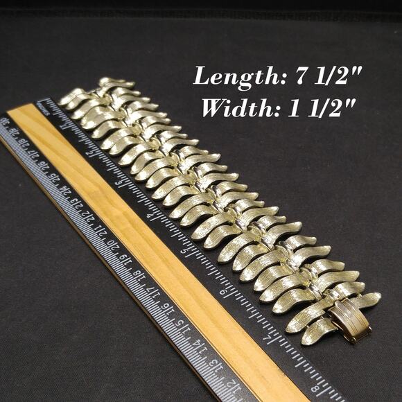 Vintage Lisner Mid-Century Modern Gold & Silver Tone Wide Link Bracelet, 1950s - Picture 7 of 10